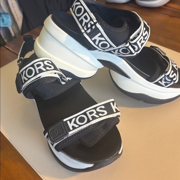 Michael Kors Black & White Platform Logo Sandals - Picture 4 of 12